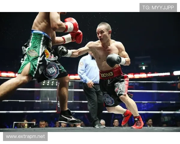 熊朝忠家里摆满冠军腰带，邻居以为开了五金店