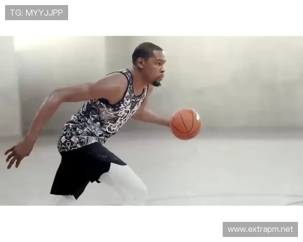 杜兰特刚换手机壳，花了不知道多少…这大小姐作风还能撑多久啊？