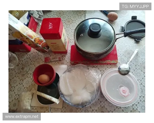 谌利军家的冰箱里只放蛋白粉和水，连瓶可乐都找不到