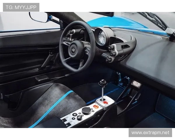 富里睡醒发现自家马场又多了一辆限量超跑